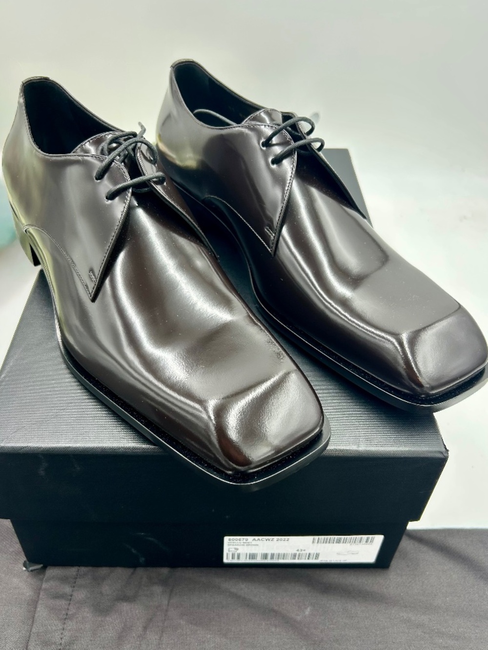 Men’s Saint Laurent Jean Polished Leather Derby Shoes. Size 43.5/10.5 US.